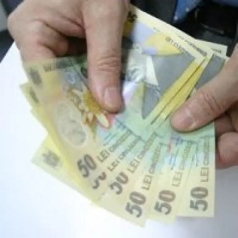 Pentru ca sporurile sunt mai mari decat salariile,
Vosganian vrea sa mai "taie" din stimulentele unor salariati
