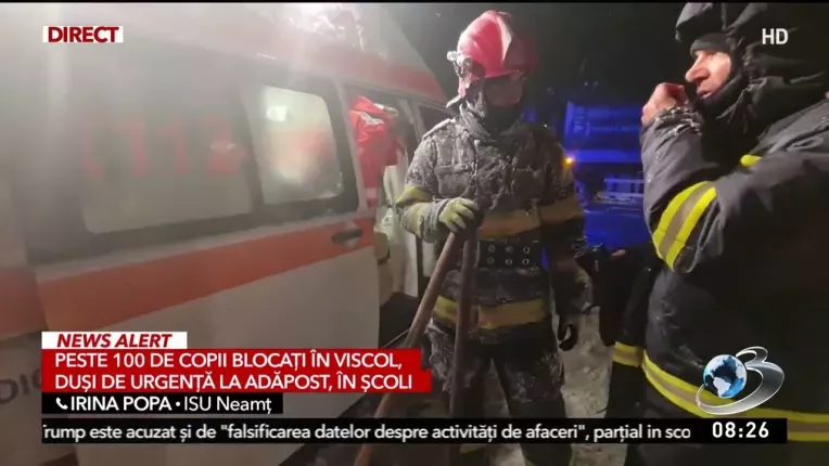 Peste 100 de copii au ramas blocati pe drumurile inzapezite din nordul Moldovei