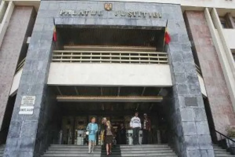 Popriri pe bugetele locale pentru recuperarea pagubelor produse de autoritati