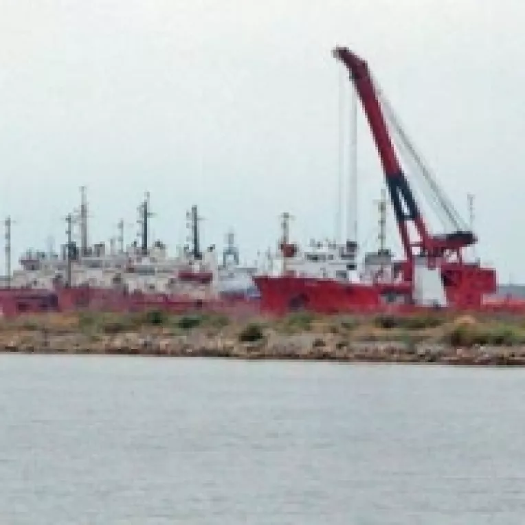 Porturile Constanta, Midia si Mangalia vor fi dragate de firme din strainatate