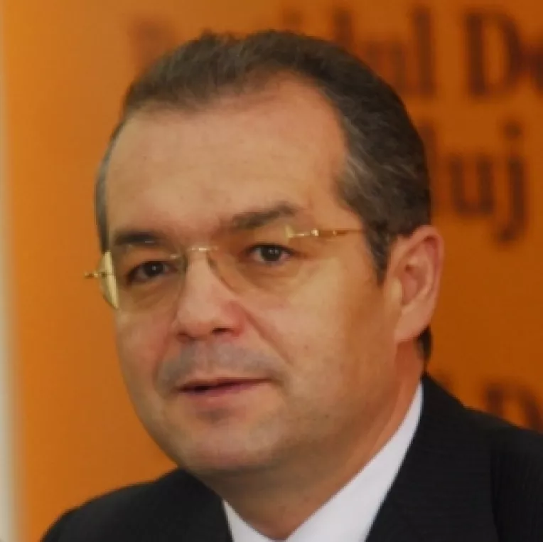 Premierul Emil Boc discuta cu ministrul Agriculturii si cu reprezentantii Agrostar la Palatul Victoria