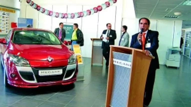Preturi de la 12.900 euro cu TVA. Noile modele Megane si Megane Coupé, lansate si la malul marii