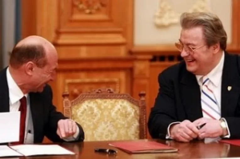 PRM face jocul PDL in Consiliul General al Capitalei, sub atenta obladuire a lui C.V.Tudor 