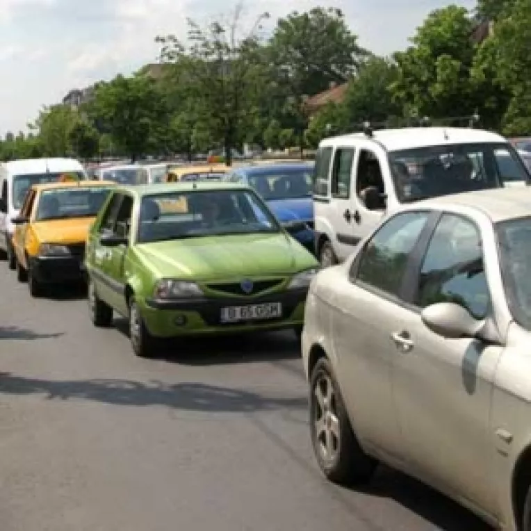 Producatorii de masini poluante vor plati taxe producatorilor de masini ecologice