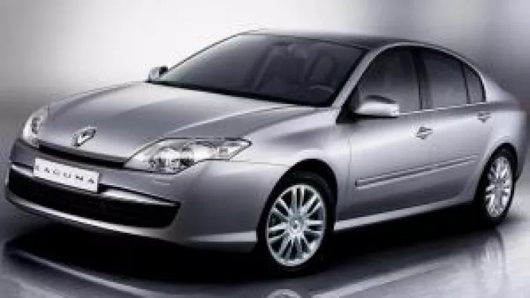 Renault trece la ofensiva cu Laguna 3