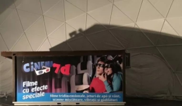 Robotul NOX a invatat romaneste si i-a invitat pe oameni la Tara Profi, la Brasov