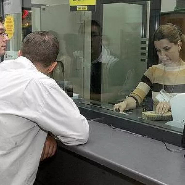 Romani au restante la credite de aproape trei miliarde de lei