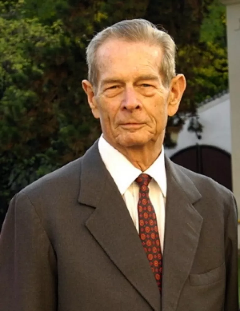 Romanii, republicani sau regalisti, sunt revoltati de jignirea Regelui Mihai de catre Basescu