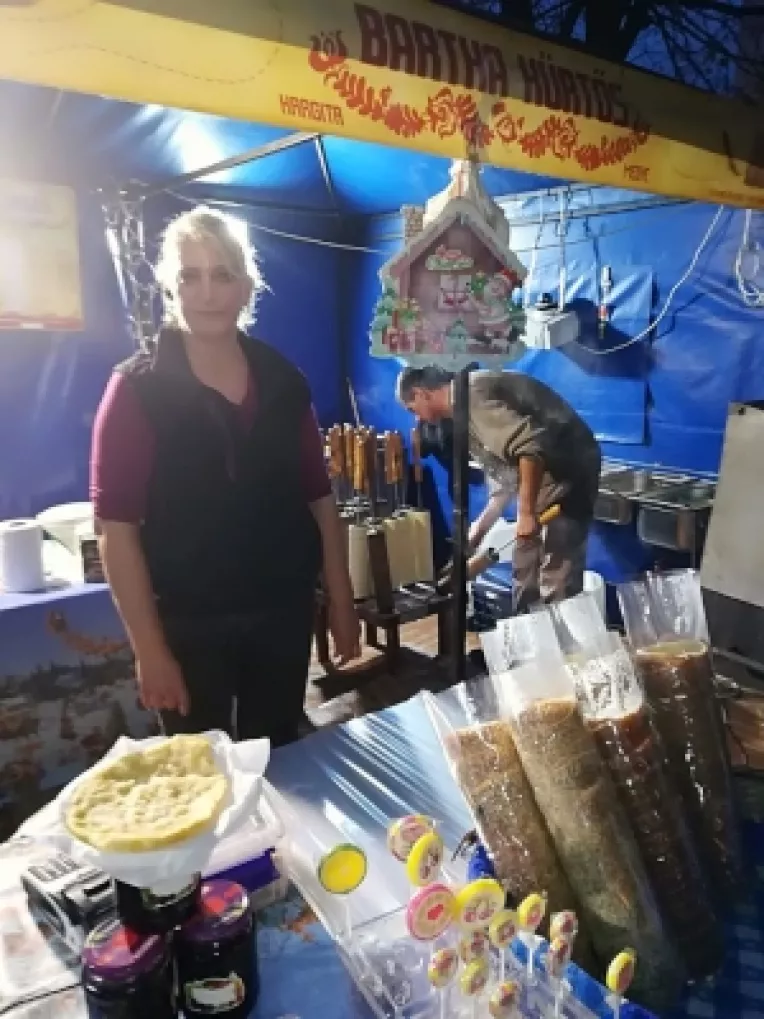 Silvia Magyari de la Bartha Kurtos: Cel mai vandut kurtos kalacs la Targul de Craciun de la MTR este cel cu nuca!