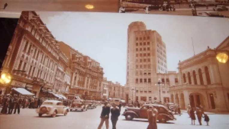 Silviu Stoicescu: "Postere si tablouri cu Bucurestiul interbelic, la targul traditional organizat in curtea MTR!"