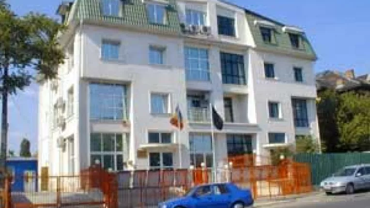 Slujbe "vamuite" la somaj