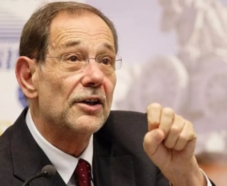 Solana se retrage din politica