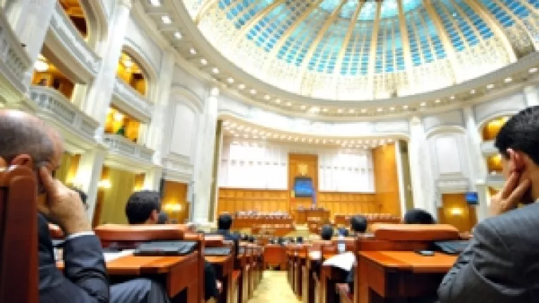 Sondaj IRES: Cauzele neincrederii romanilor in Parlament