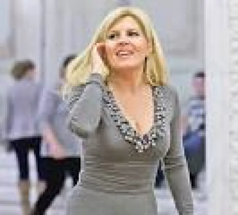 Specialistul estetician Victor Schwartz despre Elena Udrea: "Daca Elena Udrea nu este insarcinata, ar trebuie sa apeleze la liposuctie!"