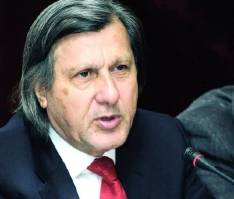 Sportivii romani doneaza obiecte personale