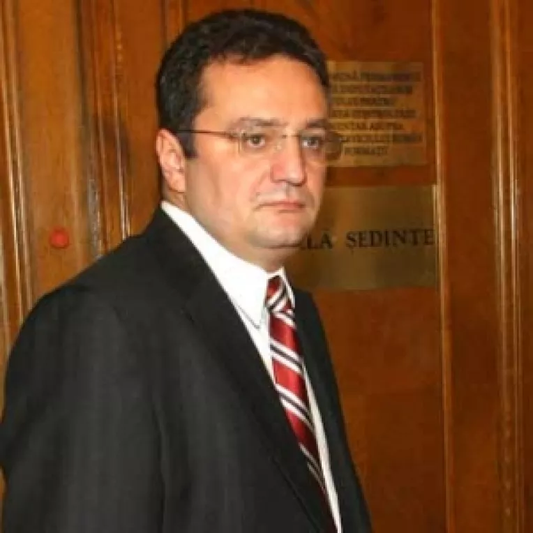 SRI nu-l gaseste pe cel care a sustras nota de pe biroul lui Coldea