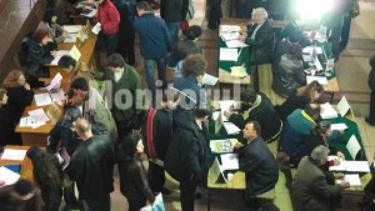 Sute de locuri de munca disponibile la bursa de vineri