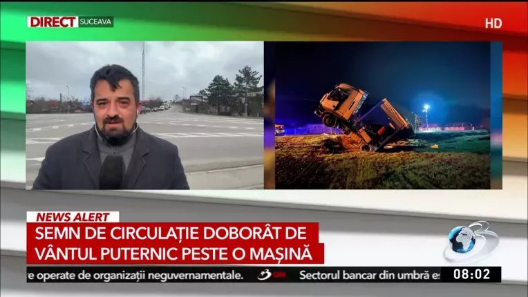 TIR rasturnat din cauza vijeliei, a poleiului si vitezei, in Cristesti, Iasi