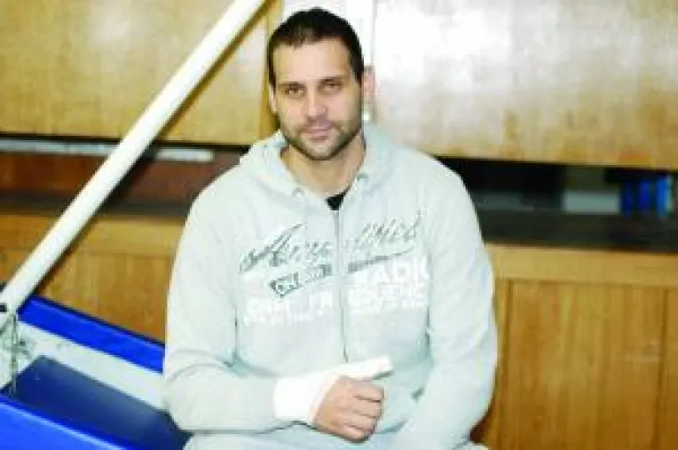 Tomic, indisponibil o luna