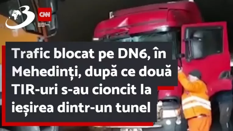 Trafic blocat pe DN6, in Mehedinti, dupa ce doua TIR-uri s-au cioncit la iesirea dintr-un tunel