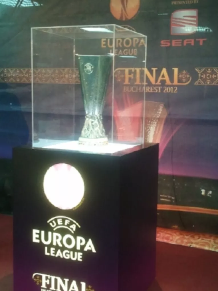 Trofeul Europa League a fost mutat din Piata Universitatii in Centrul vechi al Bucurestiului