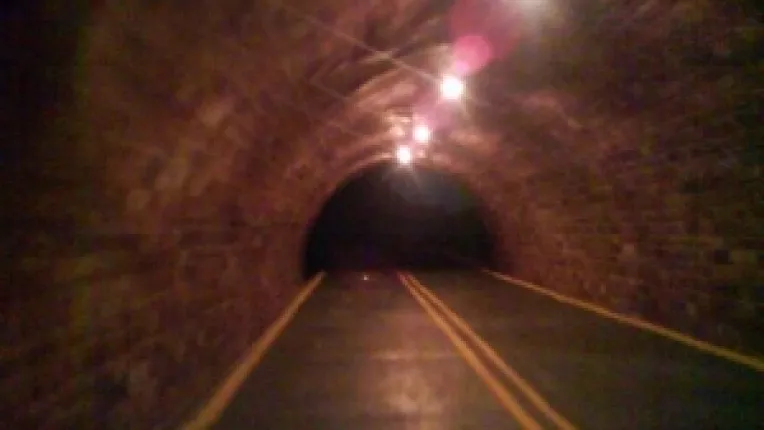 Tunelul subteran de 800 metri lungime, intre Palatul Parlamentului si viitoarea Catedrala a Neamului