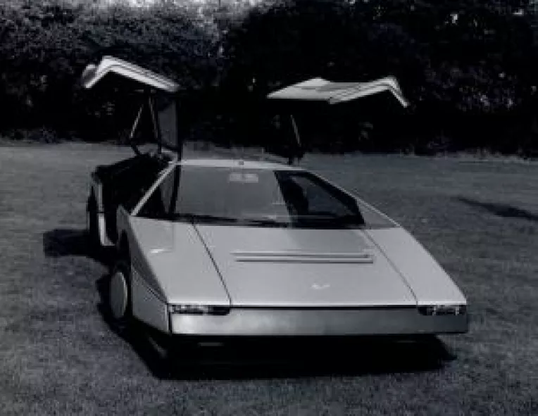 Unicat din trecut - Aston Martin Bulldog