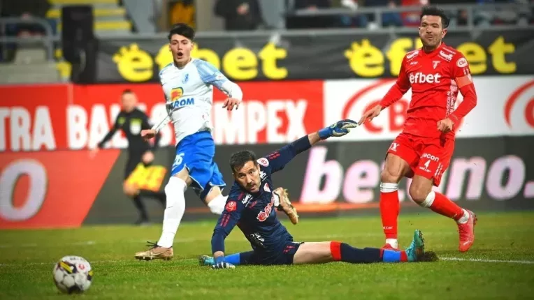 UTA Arad - Farul 0-1. Adrian Mazilu, un pusti de 17 ani, a adus victoria