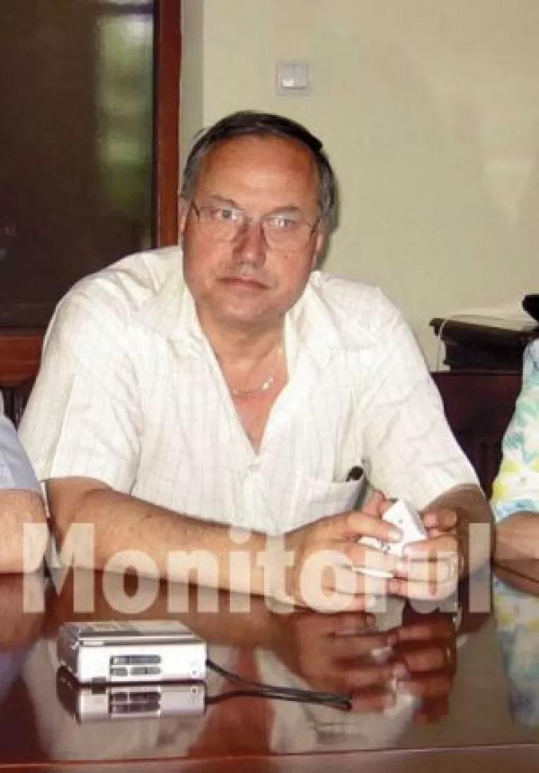 Vacanta politica si declaratii molesite la soare