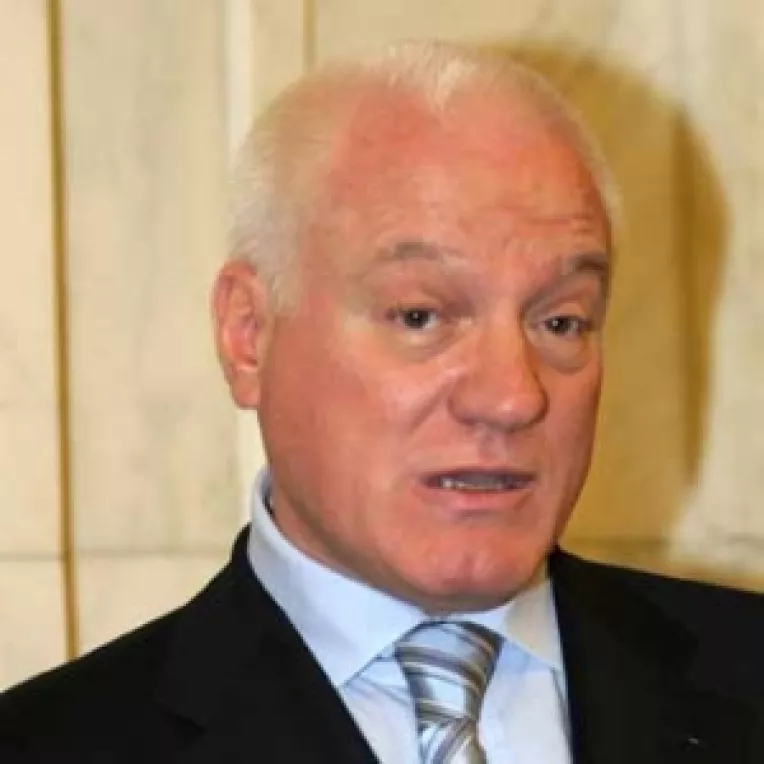 Valeriu Stoica: Cu o sansa din doua, Geoana risca indepartarea din partid