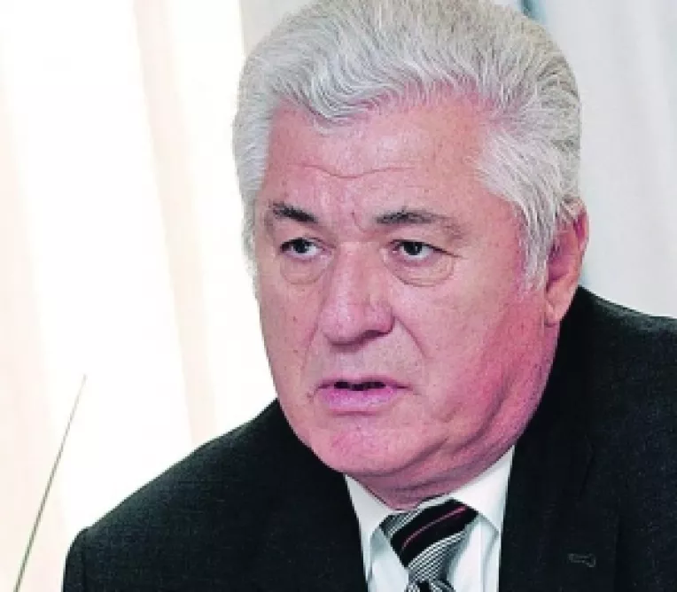 Voronin le da apartamente politistilor care i-au batut pe protestatari