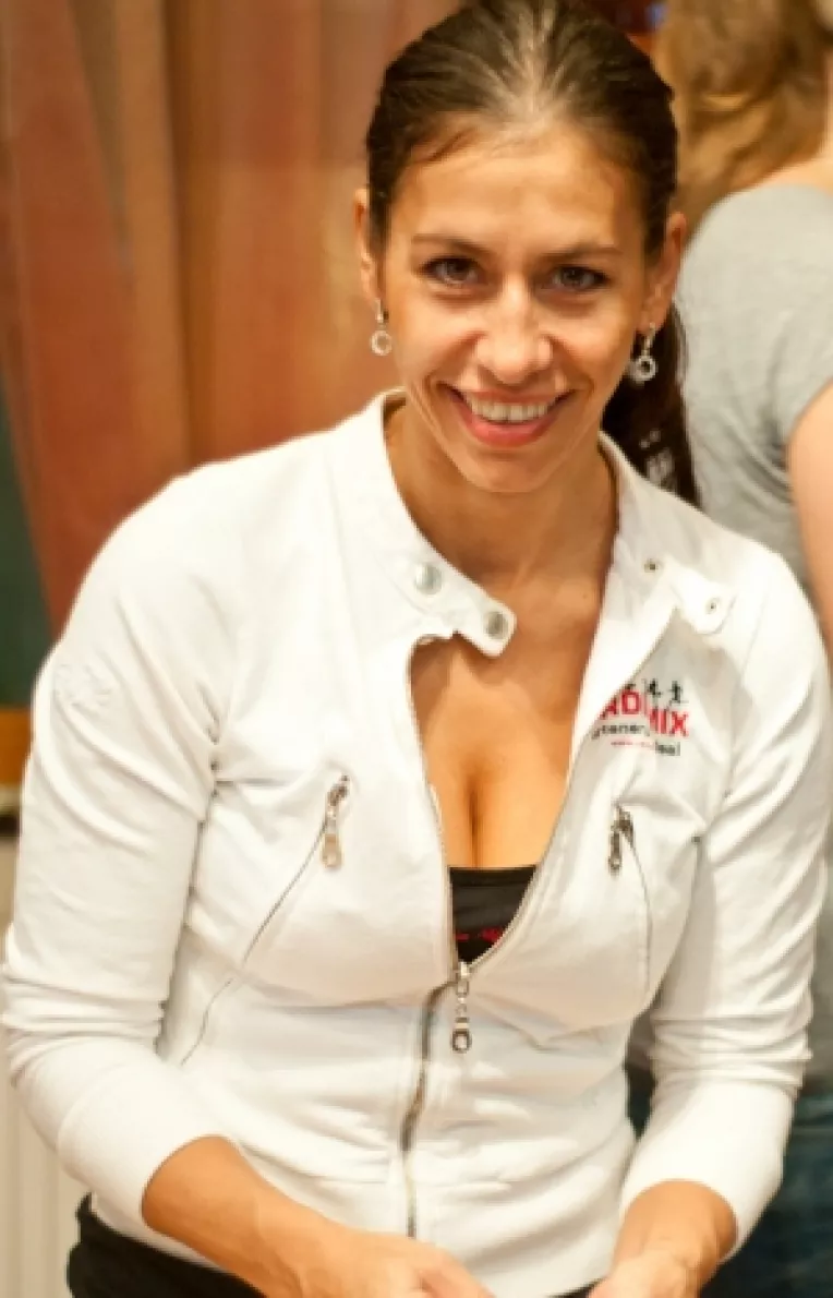 Vrei sa fii in forma pentru sarbatori? Participa la CARDIO MIX DANCE editie speciala