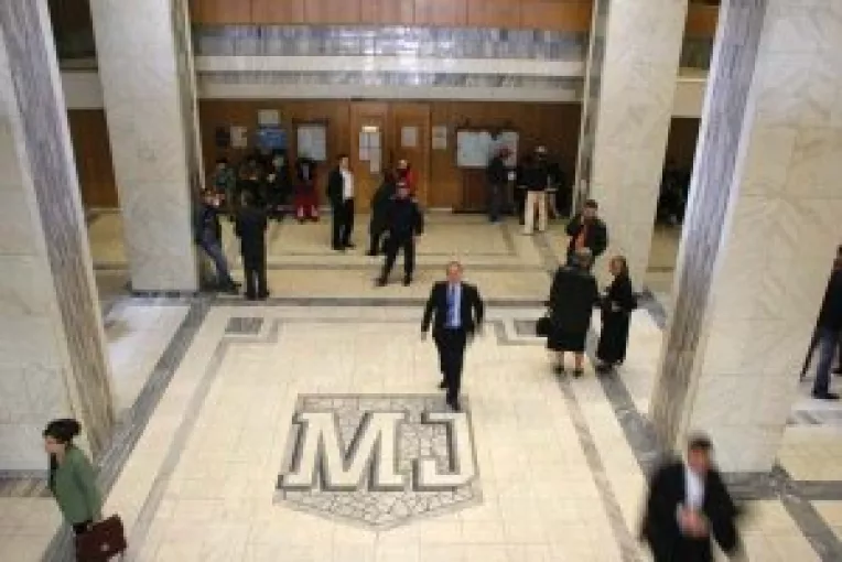 Zi de tras la tinta in candidati